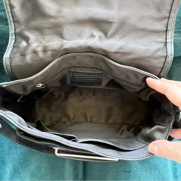 COACH LEATHER FLAP SHOULDER BAG EUC BLACK - Picture 8 of 9